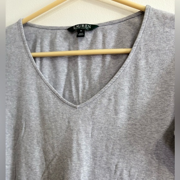 🎉4/30$🎉 Lauren Ralph Lauren Light Grey V-Neck T-Shirt 🩶 - Picture 2 of 4
